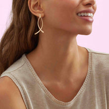 Curved Bar Stud Earrings