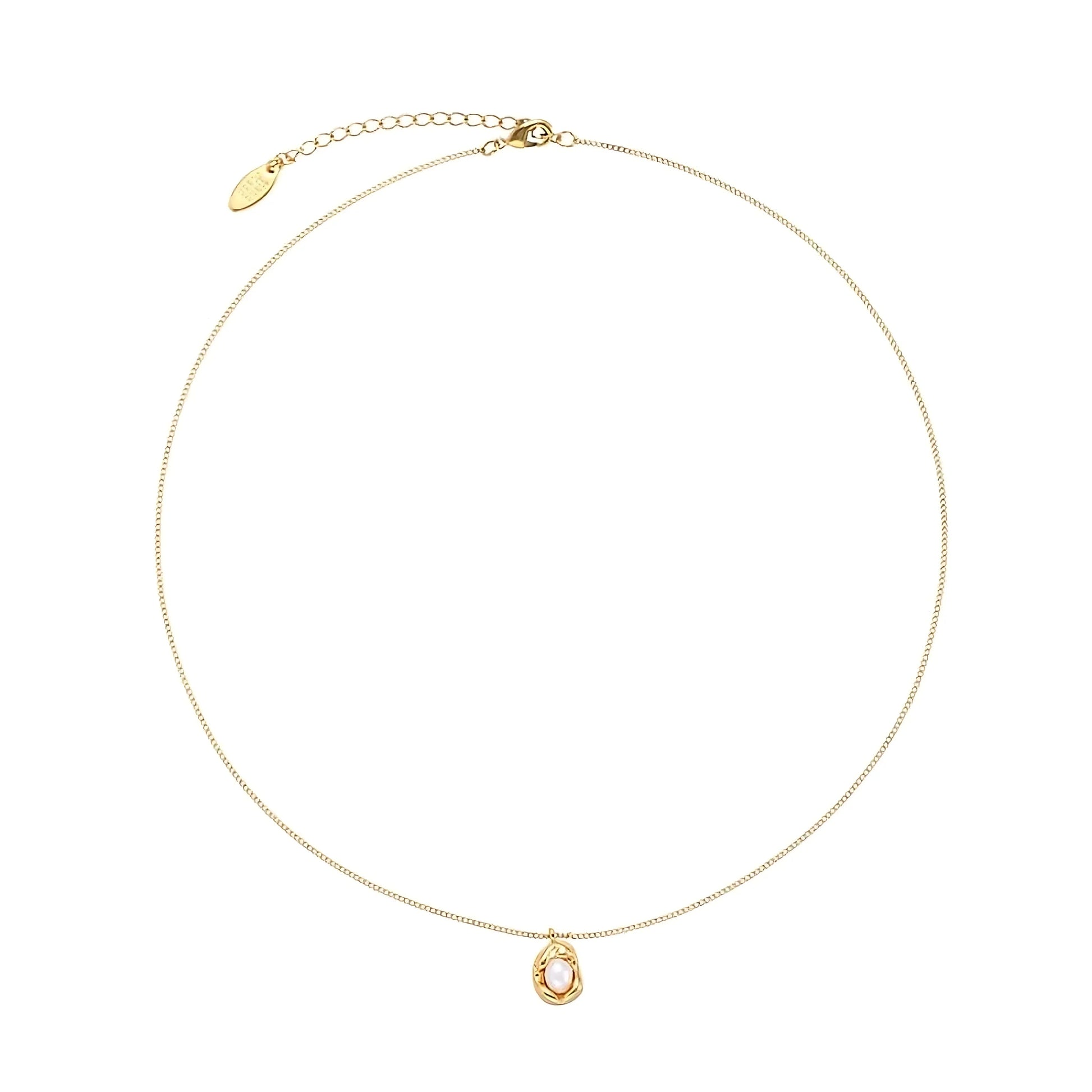 Adjustable 18-inch gold-plated necklace with freshwater pearl centerpiece