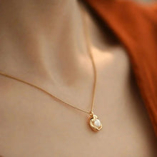 Stylish freshwater pearl necklace with adjustable gold-plated stainless steel chain
