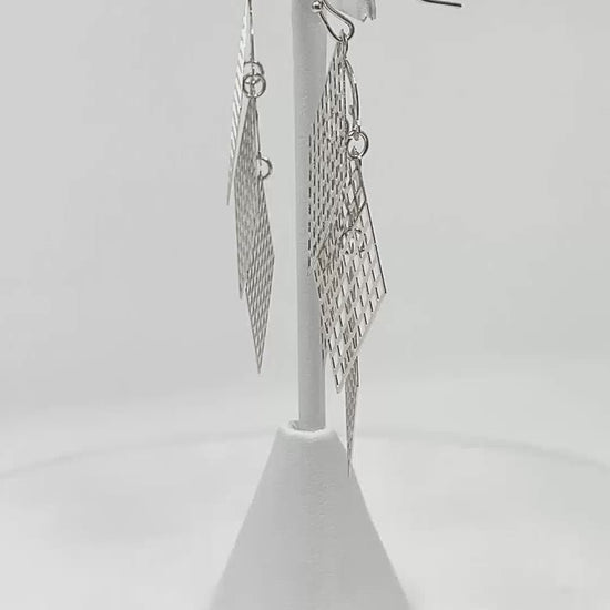 Silver Rhombus Chandelier Earrings with Intricate Filigree: Capture the spotlight with these eye-catching silver rhombus chandelier earrings, featuring dazzling filigree details for a touch of vintage glamour.