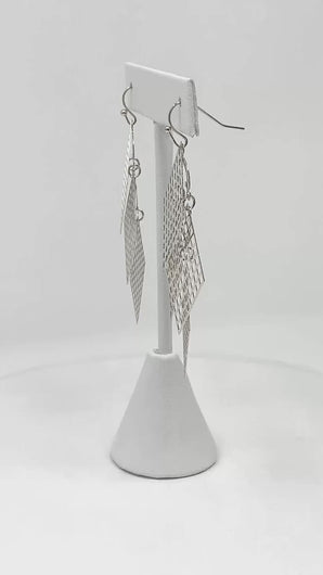 Silver Rhombus Chandelier Earrings with Intricate Filigree: Capture the spotlight with these eye-catching silver rhombus chandelier earrings, featuring dazzling filigree details for a touch of vintage glamour.