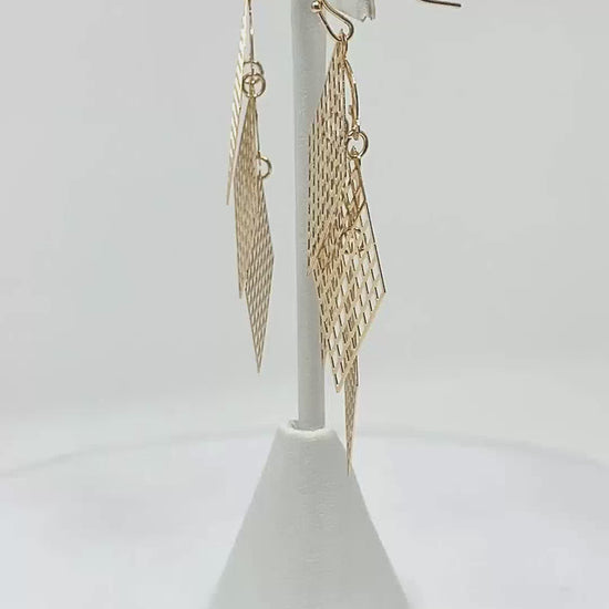 Gold Rhombus Chandelier Earrings with Intricate Filigree: Capture the spotlight with these eye-catching gold rhombus chandelier earrings, featuring dazzling filigree details for a touch of vintage glamour.