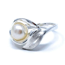 Sterling Silver Pearl Ring
