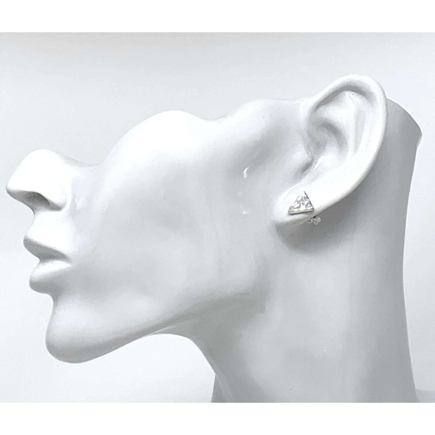 Triangle Sud Hammered Earrings In Sterling Silver
